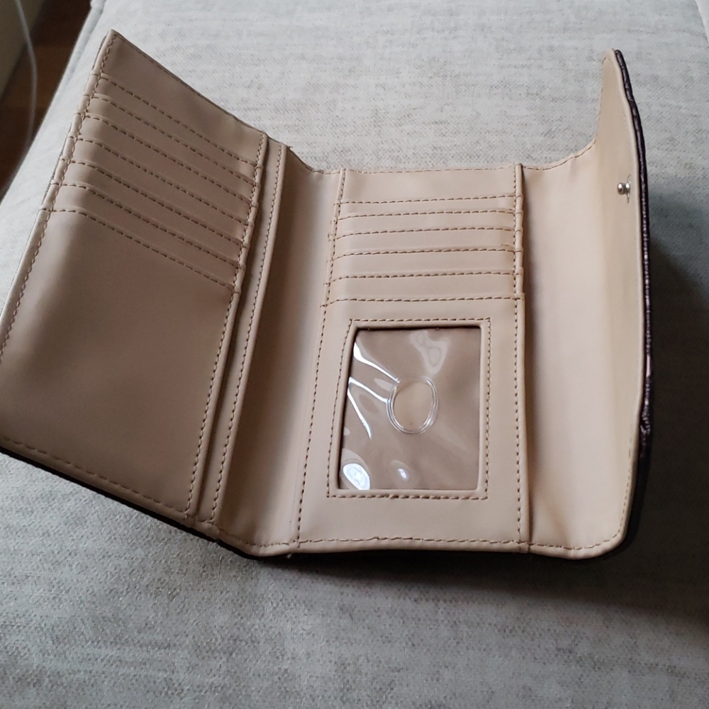 Guess Wallet - Picture 4 of 4